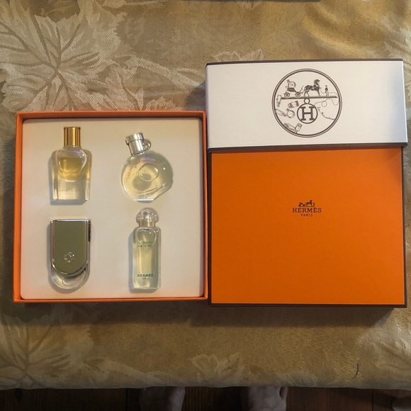 Hermes Accessories - Hermes miniatures Voyager, Merveilles, Jour d Hermes, Un Jardin RARE new in pack